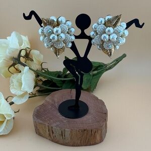 Vintage Faux 80s Pearl and Gold Clip on Earrings